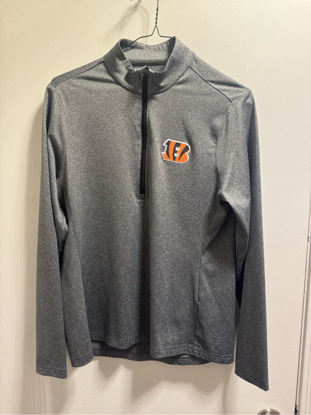 * Woman’s Cincinnati Bengals 1/4 Gray Pullover